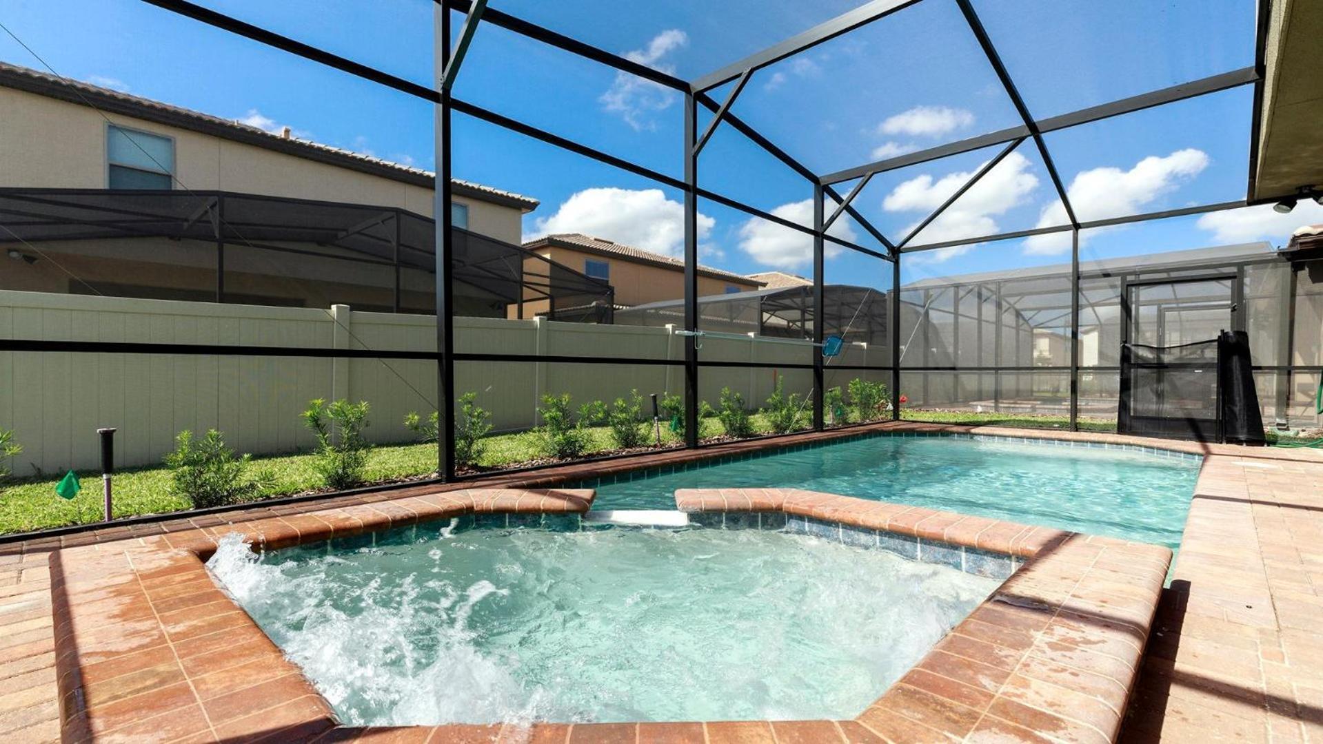 Special Offer Spacious With Pool! Holiday home *